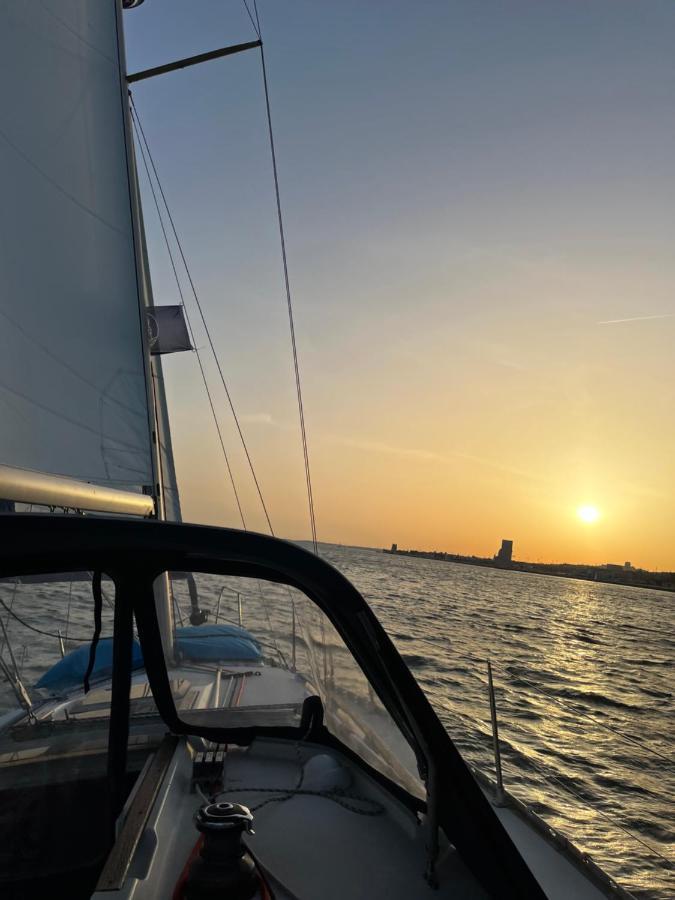 Stay In A Boat - Lisboa Экстерьер фото