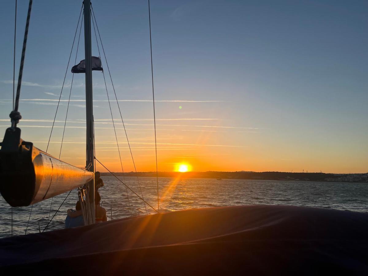 Stay In A Boat - Lisboa Экстерьер фото