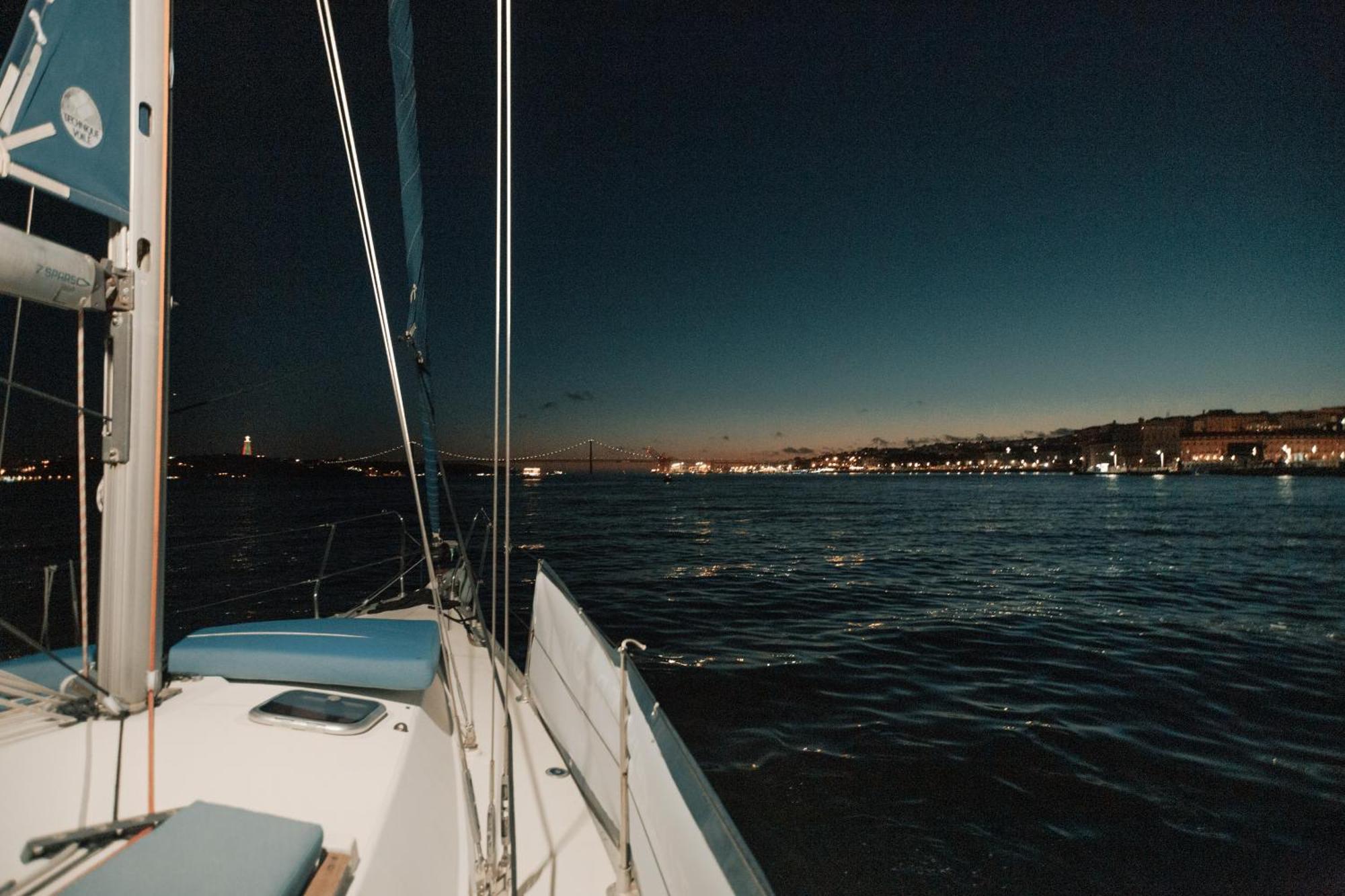 Stay In A Boat - Lisboa Экстерьер фото